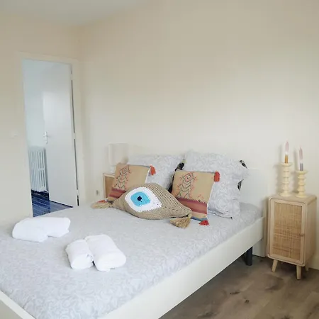 A Deux Pas De La Place Morny Et Centre A Pied *